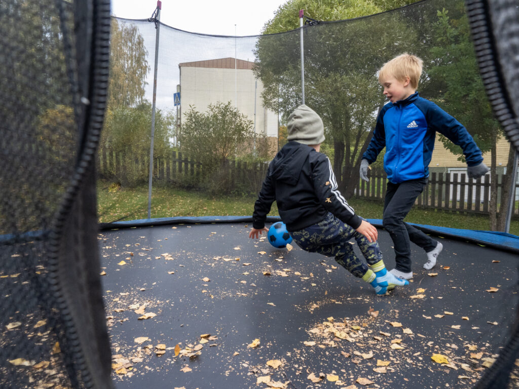 Pekko ja Mattias Niemi. Krister ja Janina Niemen perhe, Jämsänkoski 2024.