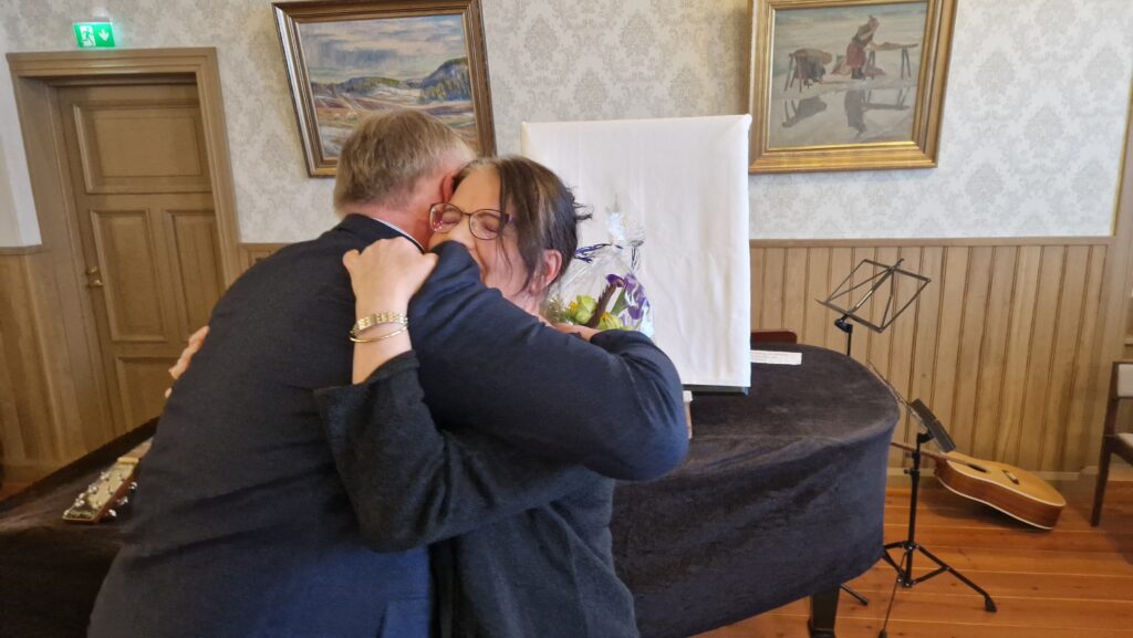 Juha Damskäggin ja Leena Kilpeläisen läksiäishali.