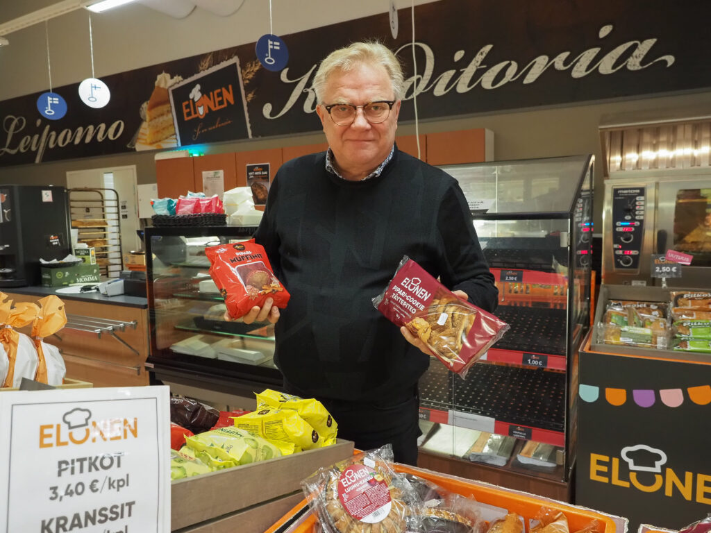 Elosen toimitusjohtaja Jari Elonen Elosen leipomomyymälässä.