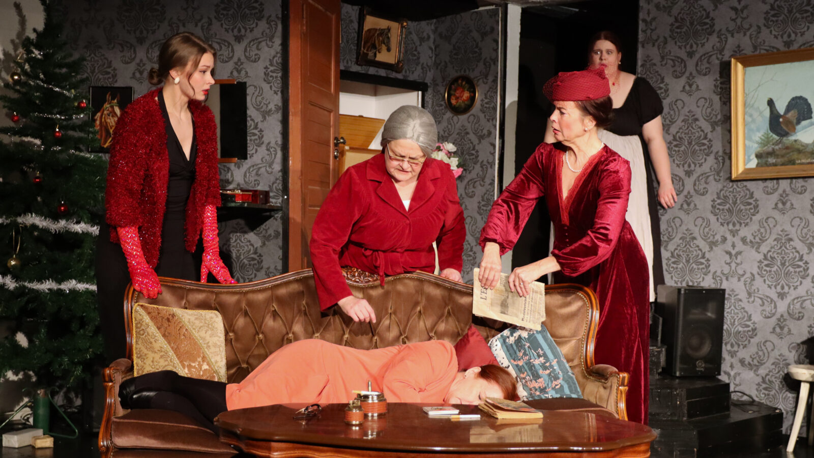 hero-kahdeksan-naista-