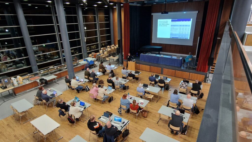 yleiskuva Jämsän kaupunginvaltuuston kokouksesta