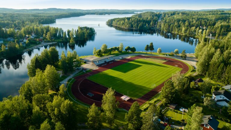 Oinaalan urheilukenttä ilmakuvassa kesällä