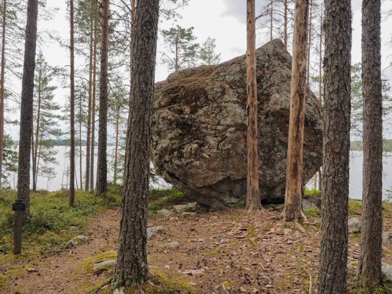 thumbnail_jattilaisen-kivi-2[1]