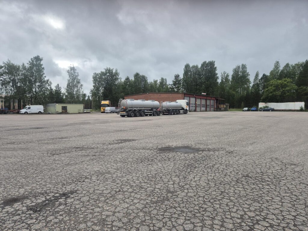 Toimitila kuvattu ulkoapäin.